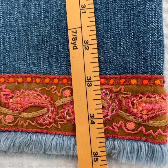 Cute jeans, size 8, embellished cuffs and back pockets - Picture 13 of 13